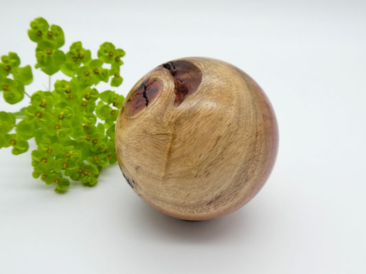 Holzkugel aus Johannisbrotbaum 60 mm