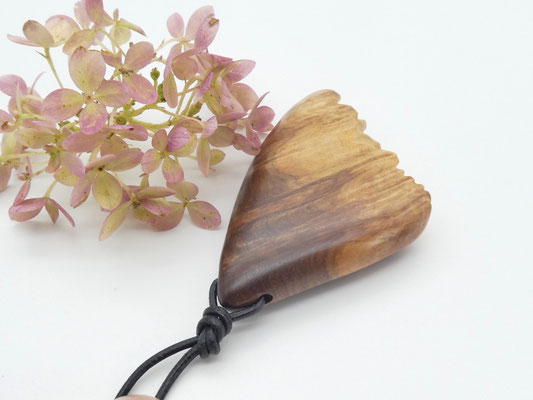 Holz-Anhänger aus Ahornmaser