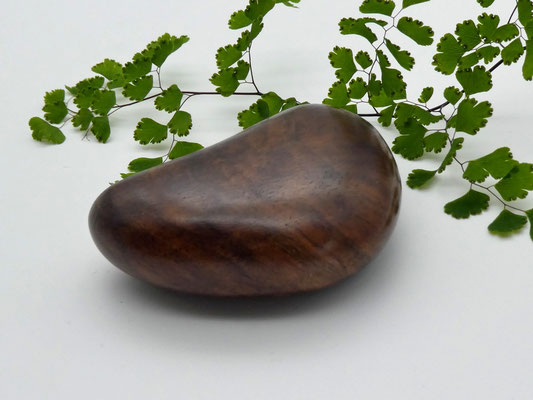 Handschmeichler aus Nussbaum