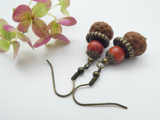 Ohrringe aus Eichenzapfen & Koralle