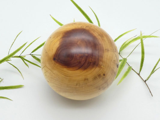 Holzkugel aus chinesischem Wacholder 78 mm