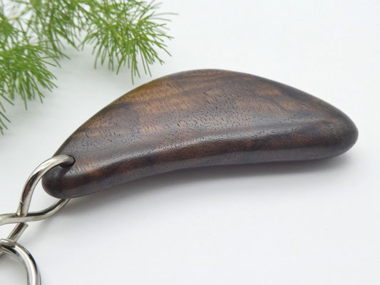 Schlüsselanhänger-Handschmeichler aus Nusswurzel