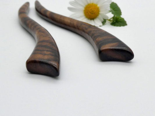 Haarstab aus Nussbaumwurzel