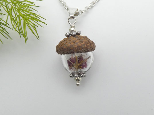 Naturschmuck-Anhänger mit Eichel + Heidekraut