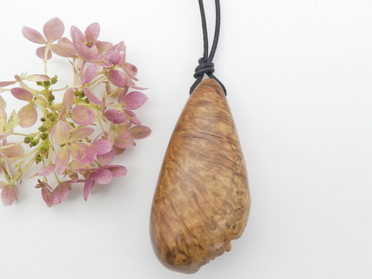 Holzschmuckanhänger aus Holz - Ahornmaser