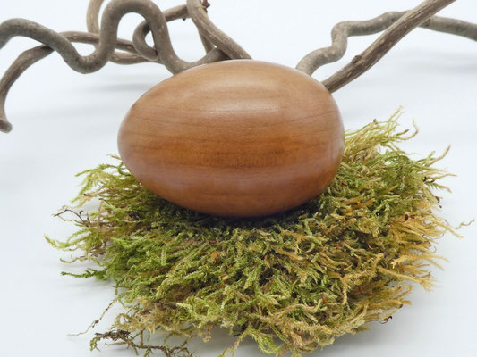 Holzei aus Birne für Ostern