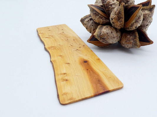 Lesezeichen aus Holz - chinesischer Wacholder