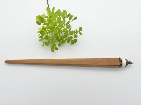 Haarstab aus Holz - Kirsche & Muschelperle natur