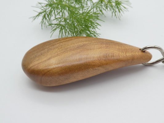 Handschmeichler-Schlüsselanhänger aus Kirsche