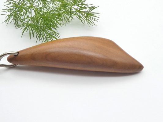 Schlüsselanhänger-Handschmeichler aus Apfelbaum