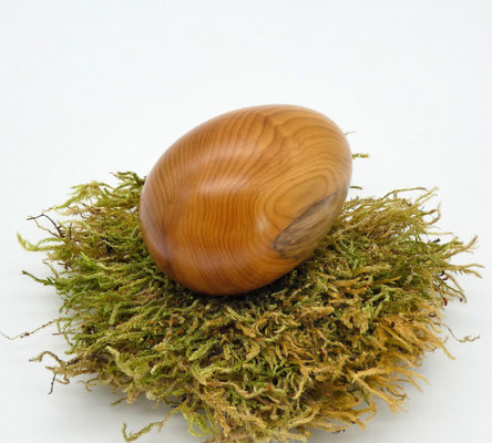 Holzei aus Eibe für Ostern