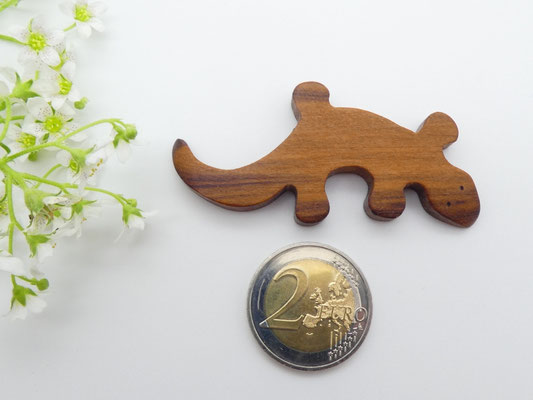Salamander Magnet aus Walnuss