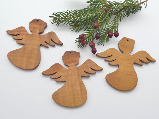 3 Weihnachtsengel-Anhänger aus Birnenholz