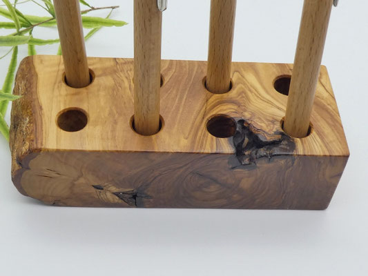 Stiftehalter aus Olivenholz für 8 Stifte