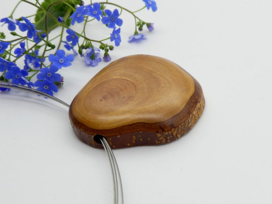 Anhänger aus Olivenholz & Edelstahlcollier