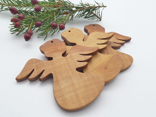 3 Weihnachtsengel-Anhänger aus Birnenholz