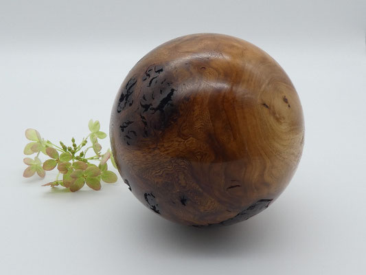 Holzkugel aus Ulme
