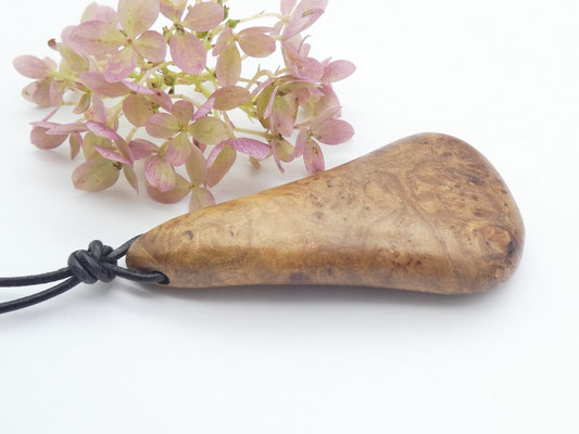 Schmuckanhänger aus Holz - Ahornmaser