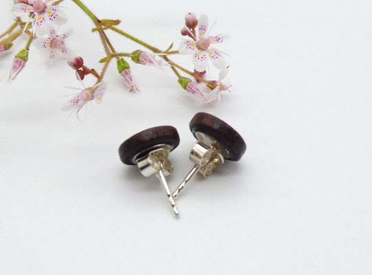 Ohrstecker aus Nussbaum 9 mm