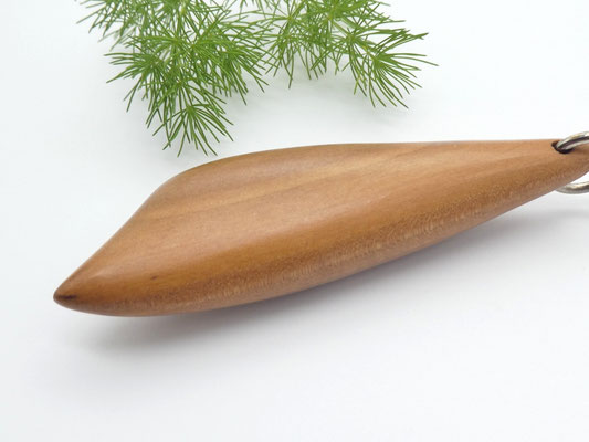 Schlüsselanhänger-Handschmeichler aus Apfelbaum