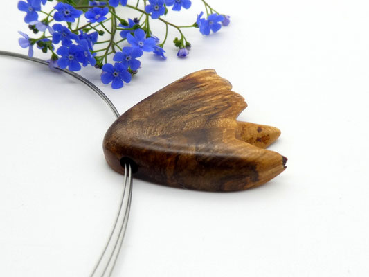 Anhänger aus Ahornmaser & Edelstahlcollier