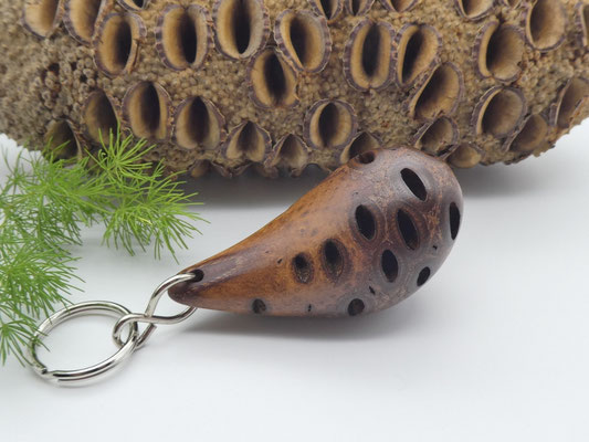 Schlüsselanhänger-Handschmeichler aus einem Banksiazapfen