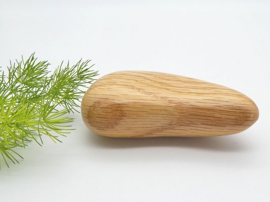 Handschmeichler aus Roteiche - Baum des Jahres 2025