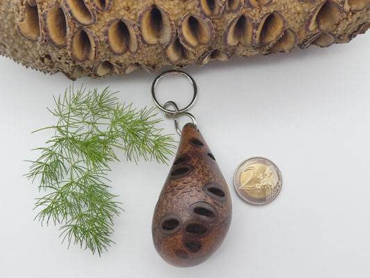 Schlüsselanhänger-Handschmeichler aus einem Banksiazapfen