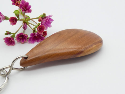 Schlüsselanhänger-Handschmeichler aus Holz - Zwetschge