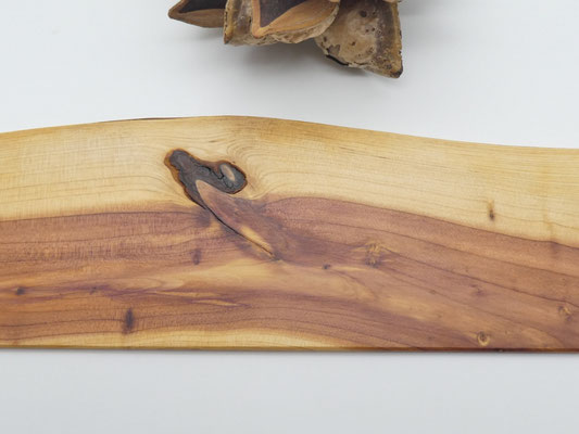 Lesezeichen aus Holz - chinesischer Wacholder