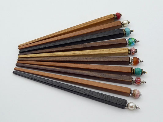 Haarstab aus vielen verschiedenen Hölzern