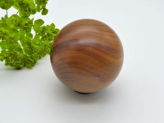 Holzkugel aus Zwetschge 50 mm