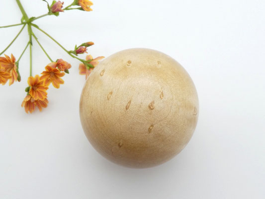 Holzkugel aus Muschelahorn 68 mm