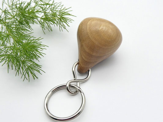 Schlüsselanhänger-Handschmeichler aus Walnuss