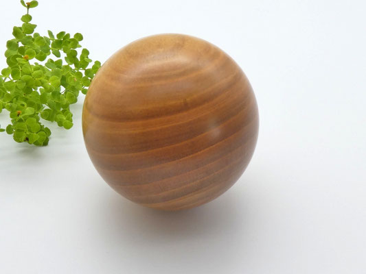 Holzkugel aus Kirsche, 80 mm