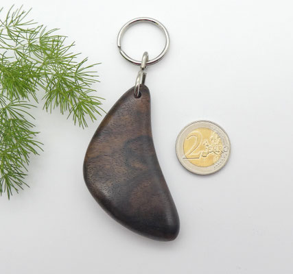 Schlüsselanhänger-Handschmeichler aus Nusswurzel