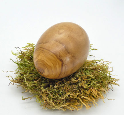 großes Osterei aus Olivenholz 