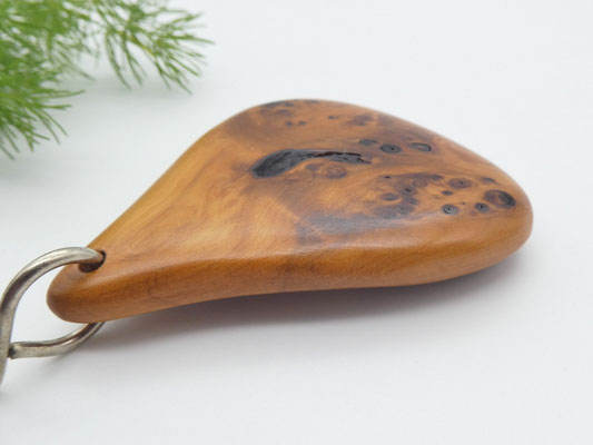 Schlüsselanhänger-Handschmeichler aus Eibenmaser