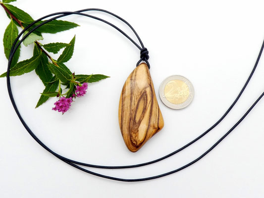 Anhänger aus Holz - Olivenholz