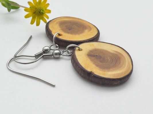 runde Ohrringe aus Holz - Eibe