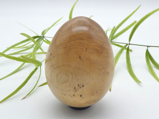 Holzei aus chinesischem Wacholder für Ostern