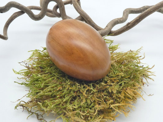 Holzei aus Birne für Ostern