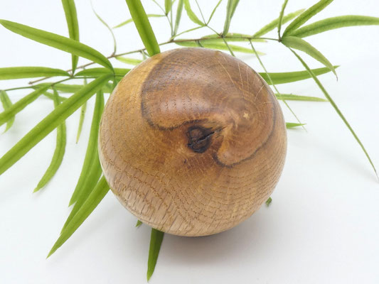 Holzkugel aus Roteiche, 58 mm - Baum des Jahres 2025