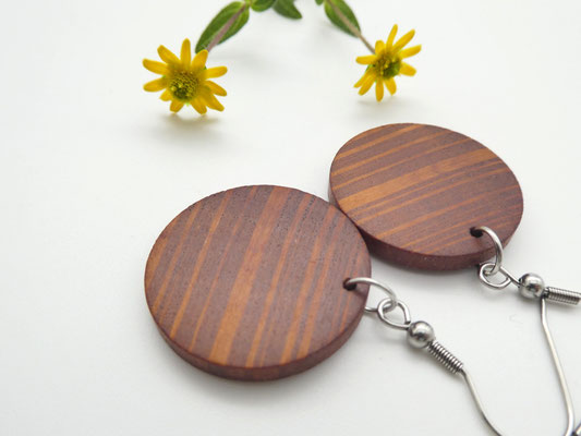 Ohrringe aus Sheoak