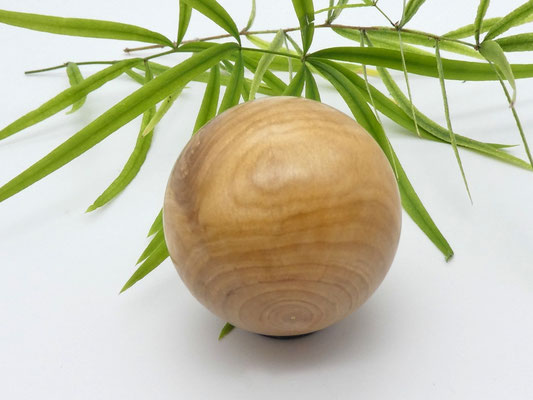 Holzkugel aus Zaubernuss 47 mm