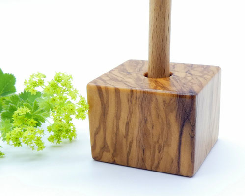 Stiftehalter aus Olivenholz für den Schreibtisch