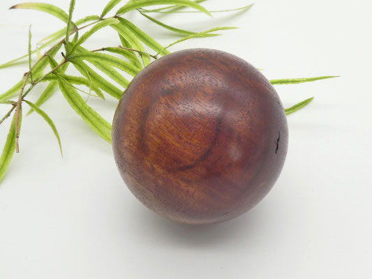 Holzkugel aus australischem Jarrah 56 mm