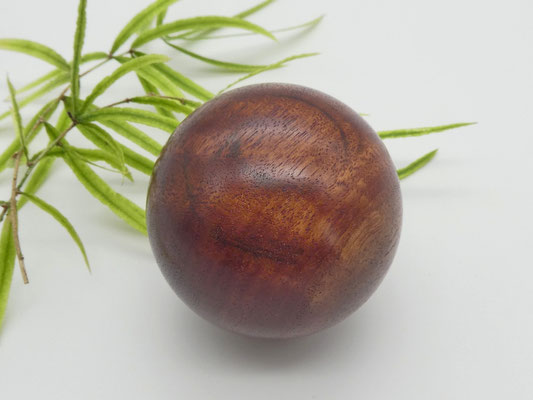 Holzkugel aus australischem Jarrah 56 mm