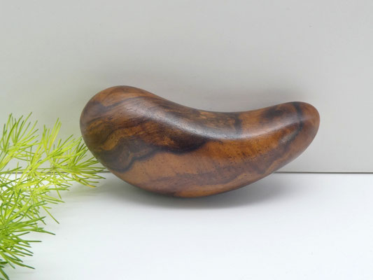 Handschmeichler aus Holz, Nussbaumwurzel
