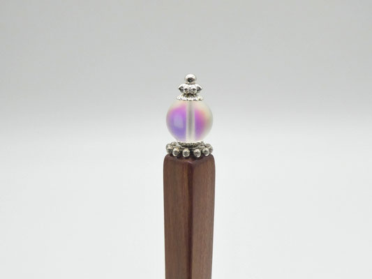 Haarstab aus Zwetschge & irisierende Glasperle